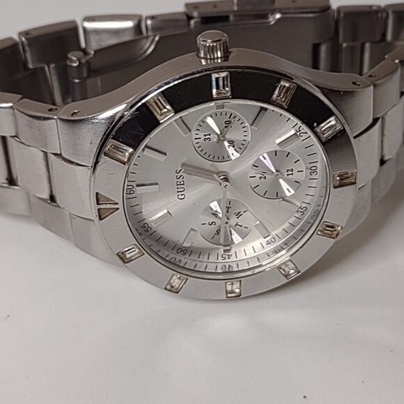 Very Nice 6 Inch Silver Tone Guess Watch - Picture 6 of 11